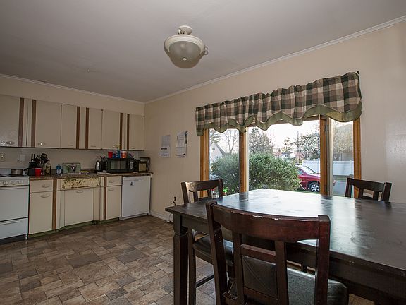 2nd image of 2 Bridle Ln