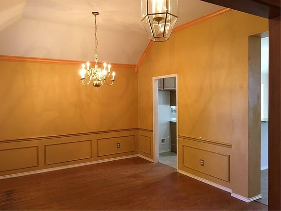 3rd image of 303 Wallford Ln