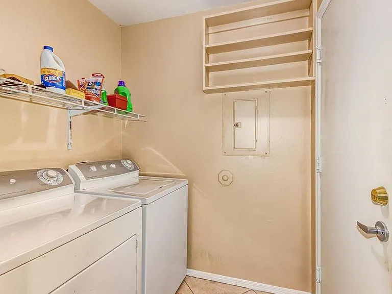 11515 N 91st St #201 — Photo 13