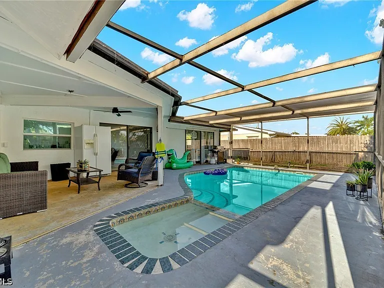 3271 Brooklyn Ave — Photo 42