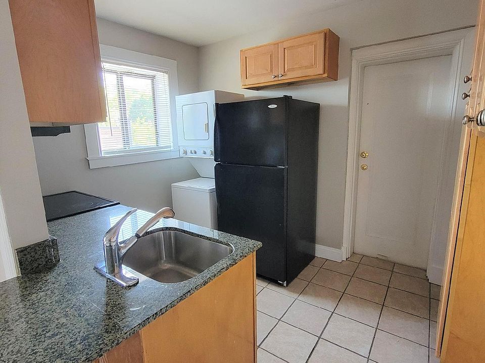 Fully equip Kitchen 
Granite countertops 
In-unit washer/dryer