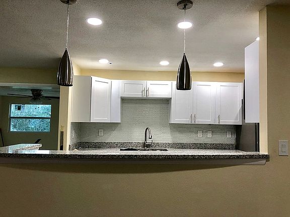 5th image of 2592 Blackwood Cir