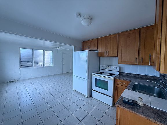 3rd image of 292 Moomuku Pl #B