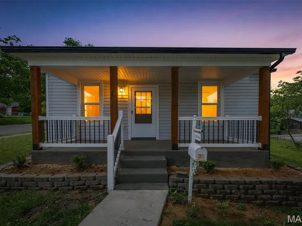 700 N 3rd St, De Soto, MO 63020