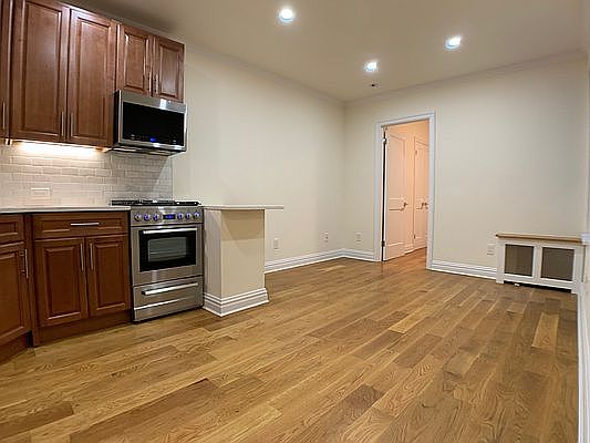 3rd image of 355 W 51st St APT 22
