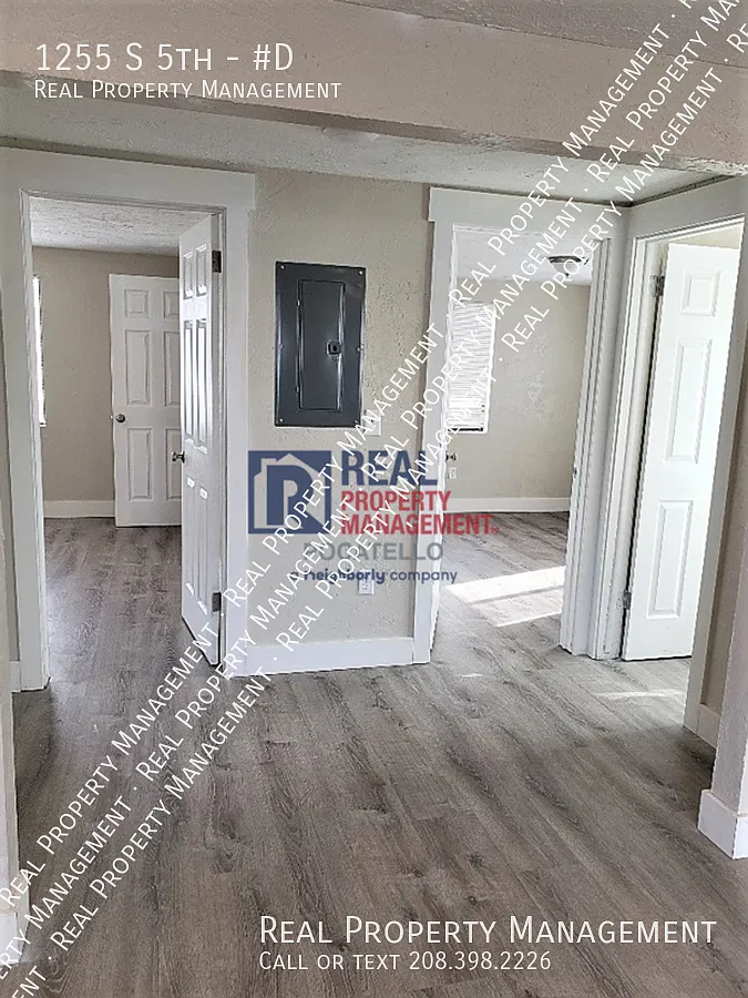 2 Bedroom 1 Bath Apartment — Photo 4