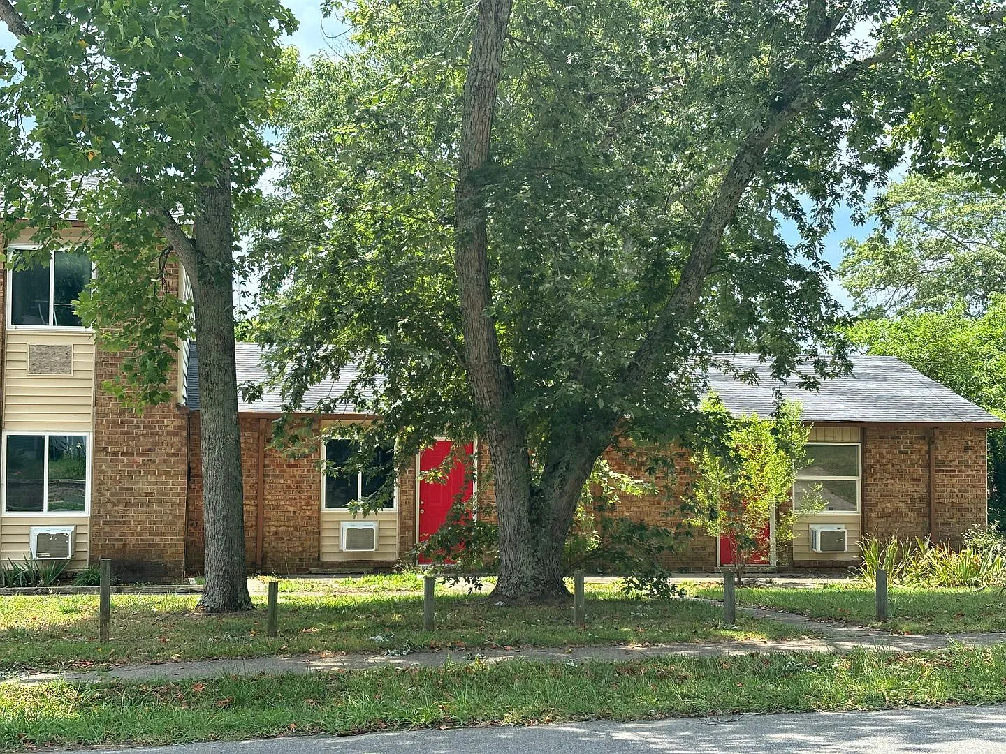 SH290-Graham Street Apartments — Photo 1