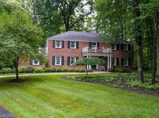 246 Hawthorne Dr, Chagrin Falls, OH 44022