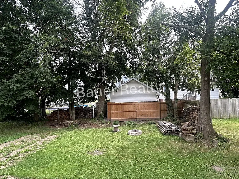 229 Ohio St — Photo 6