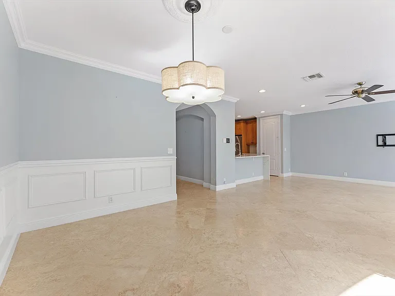 604 NE Francesca Ln — Photo 12