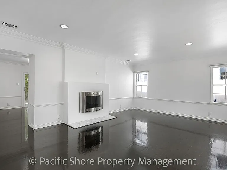 1521 S Curson Ave — Photo 3