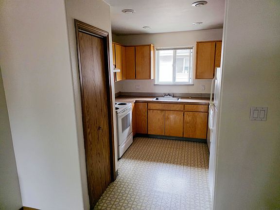 Kitchens with dishwasher