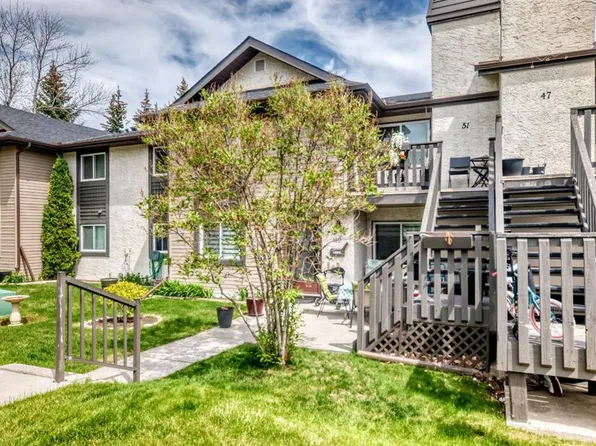 51 W Cedar Springs Gdns SW, Calgary, AB T2W 5J9