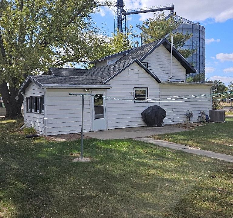 108 Iowa St NW, Blairstown, IA 52209 Zillow