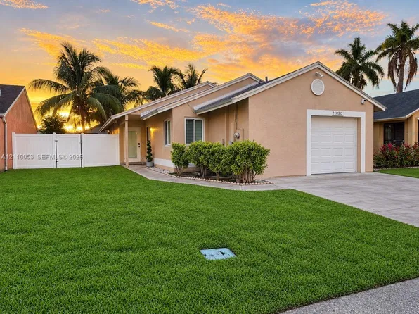 1030 SW 111th Ave, Pembroke Pines, FL 33025