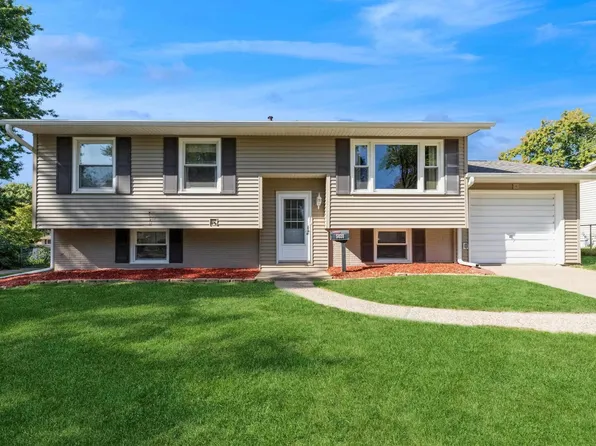 5028 Warren St, Davenport, IA 52806