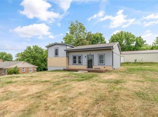 107 SW 28th St, Oak Grove, MO 64075