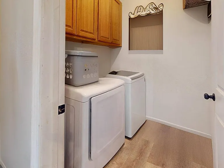 1202 E Keller St — Photo 5