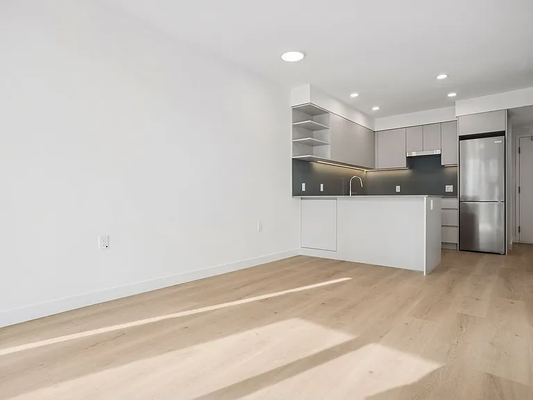 5670 Cambie St — Photo 34