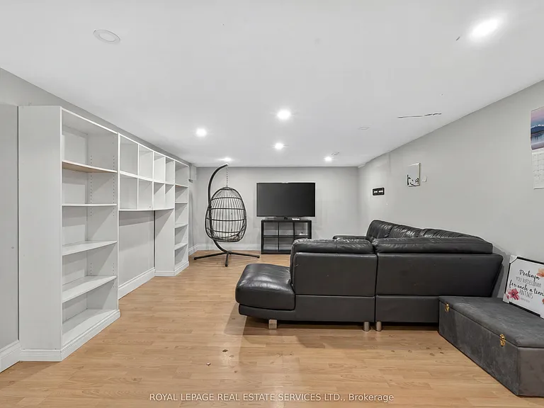 28 Wootten Way N — Photo 33