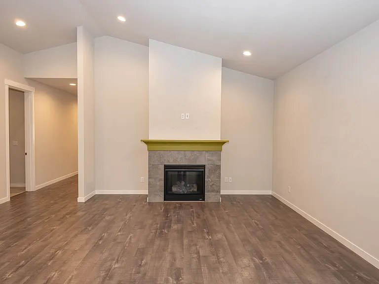 4507 NE 182nd St — Photo 7