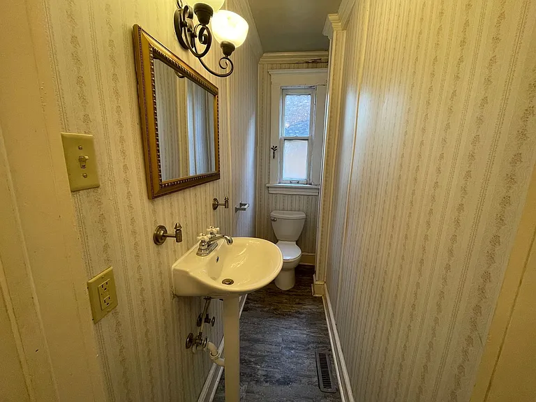 202 S 18th Ave E — Photo 7