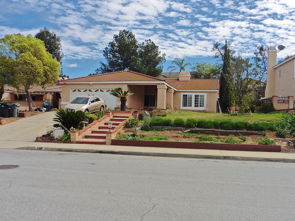 1st image of 748 Featherwood Dr