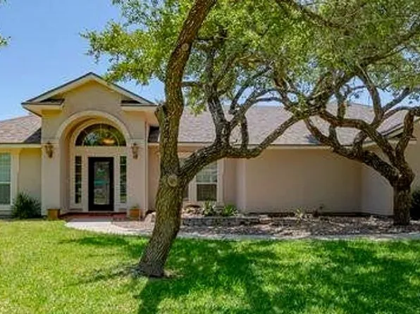 110 Palo Pinto Dr, Rockport, TX 78382