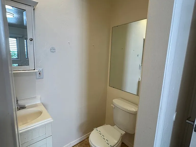 8003 N Wabash Ave — Photo 25