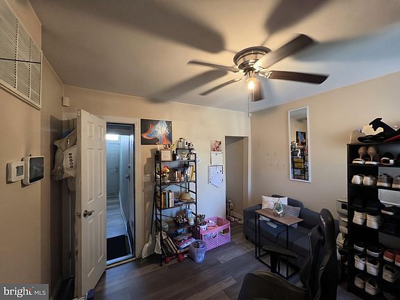 4th image of 610 Green St