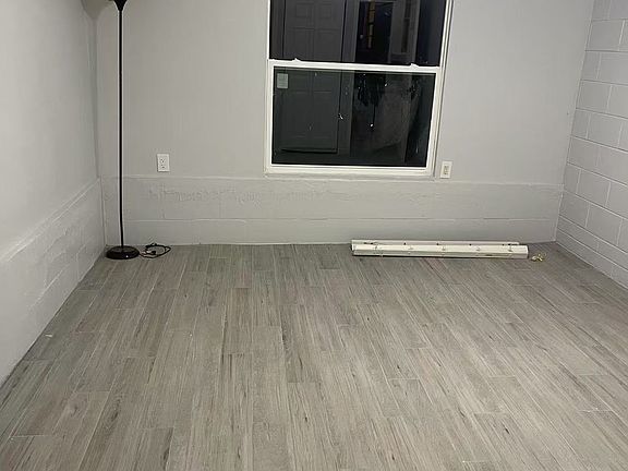 3rd image of 215 Valencia Ct