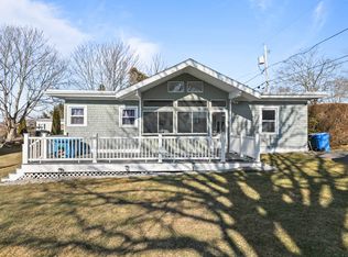 30 Warren Ave, Middletown, RI 02842