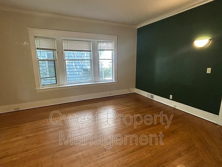 1335 Logan St SE — Photo 4