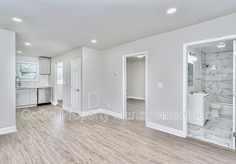 115 Sterling St — Photo 5