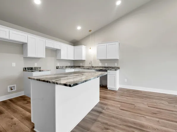 48317 Applegrove Ln #8, New Baltimore, MI 48051