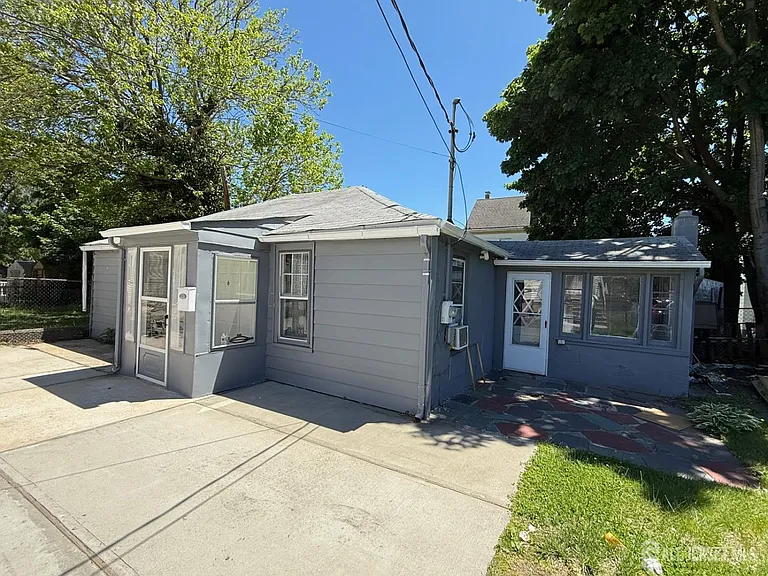 243 Augusta St — Photo 2