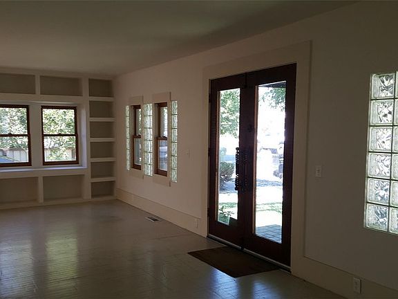3rd image of 1180 Randol Ave