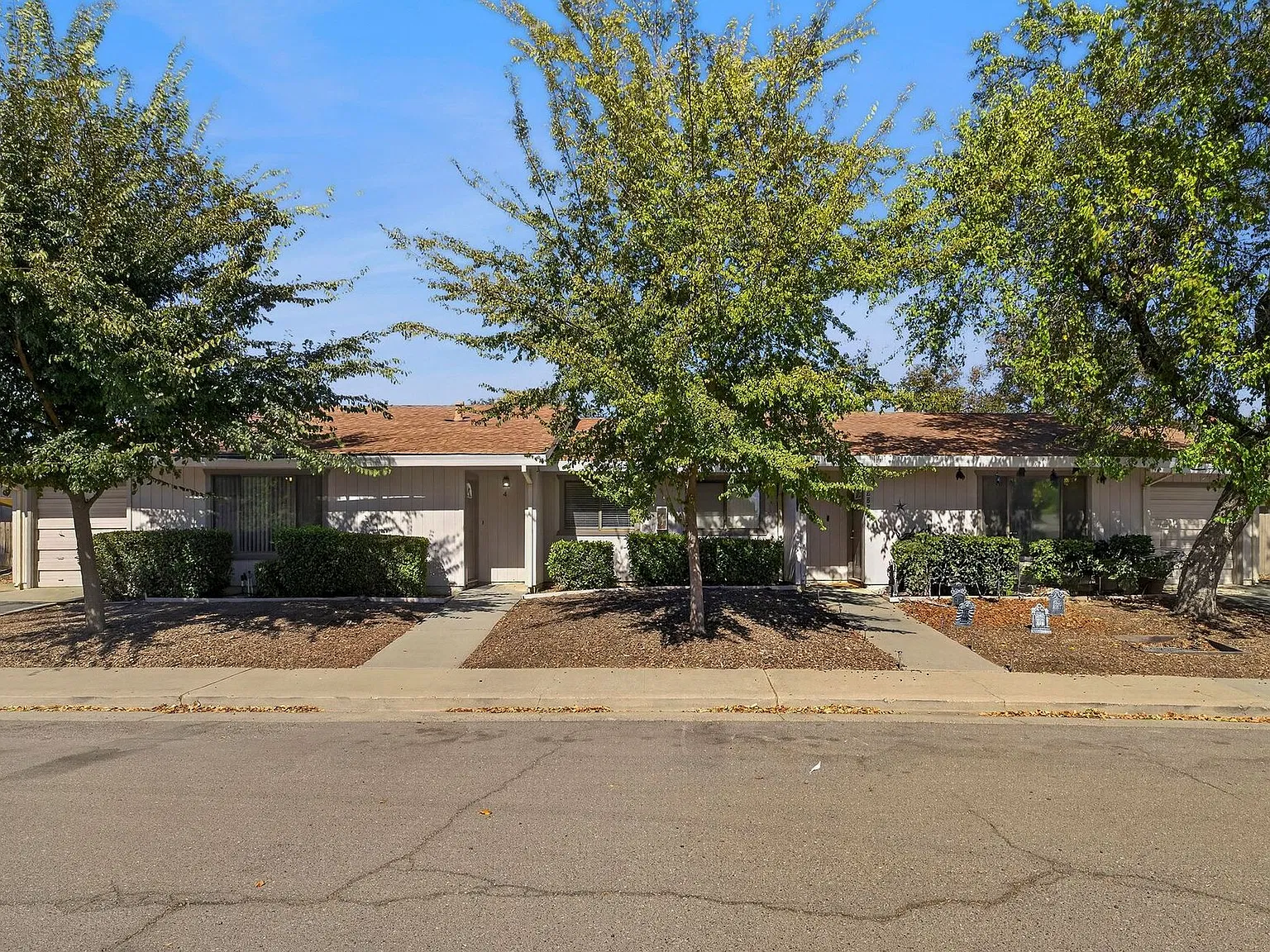 Rental Home in Davis CA | Attached Garage, Backyard & Washer/Dryer Hookups — Photo 3