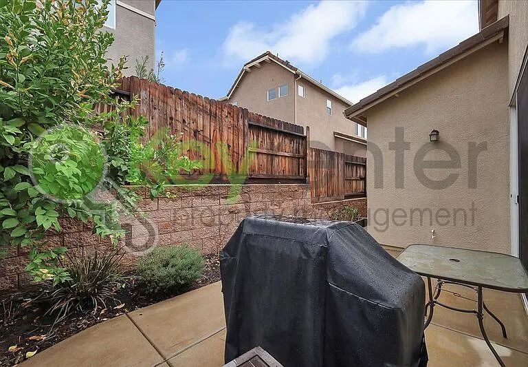 1374 Larkspur Dr — Photo 34