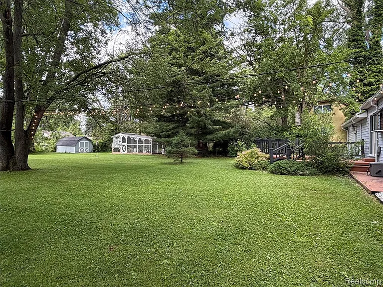 306 Michelson Rd — Photo 29