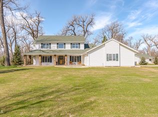 6609 Deerewood Ln, Bismarck, ND 58503