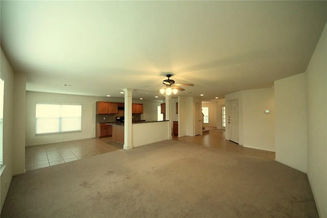 4 bed, 2.5 bath, 3166 sqft, $2,350 — Photo 4