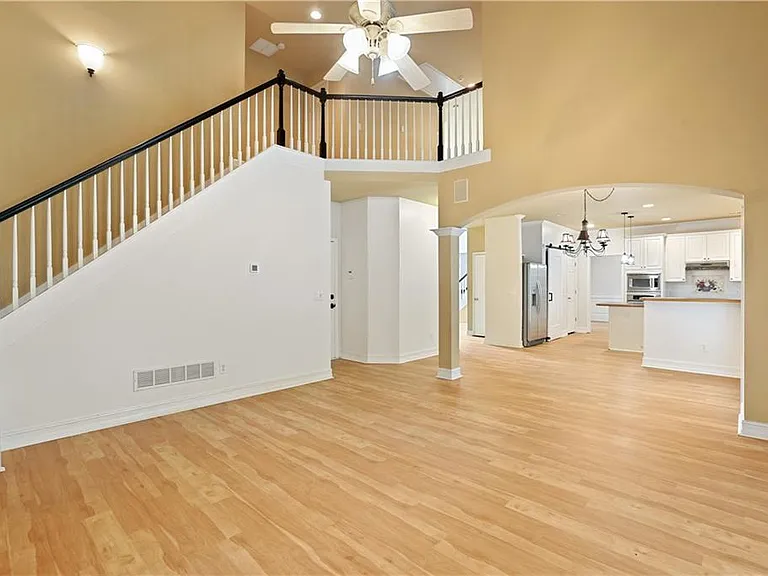 1452 Crown Ter — Photo 9