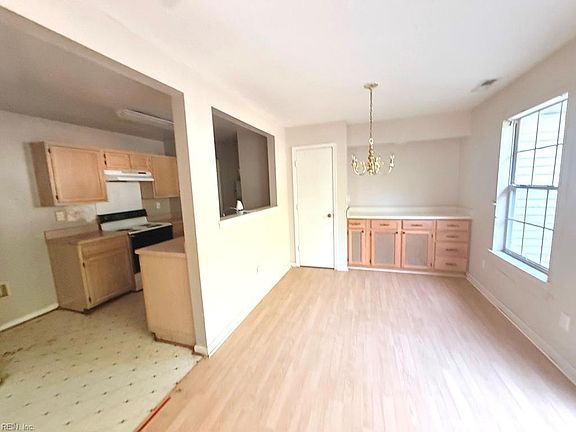 4th image of 5297 Bardith Cir