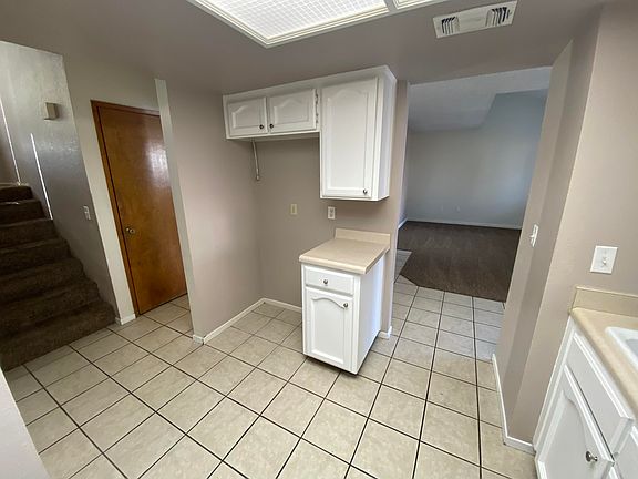 5th image of 1121 S Pinkham Street