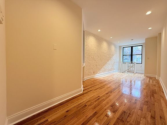 2nd image of 19 Jones St APT 2
