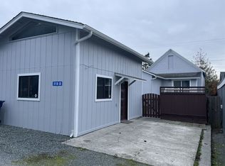 518 4th St #B, Anacortes, WA 98221