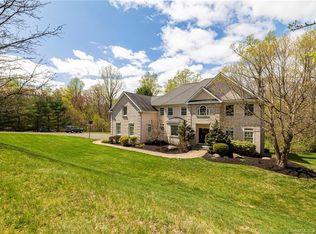 123 Aspen Ln, Trumbull, CT 06611