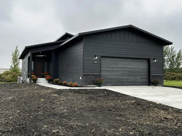 801 1st Ave NW, Hillsboro, ND 58045