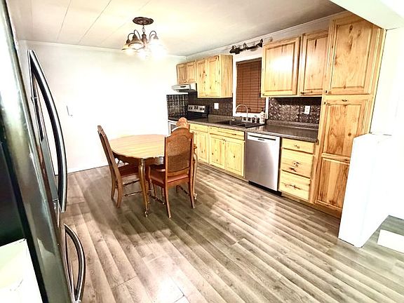 5th image of 205 Cranford St